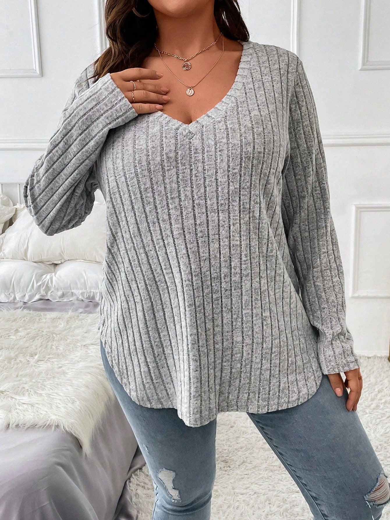 Essnce Plus V Neck jumpier - Beautygiftsonline 